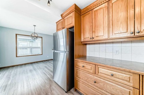 21 Hillview Road, Strathmore, AB - Indoor Photo Showing Kitchen