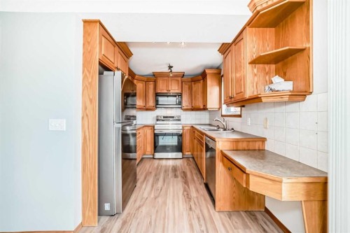 21 Hillview Road, Strathmore, AB - Indoor Photo Showing Kitchen