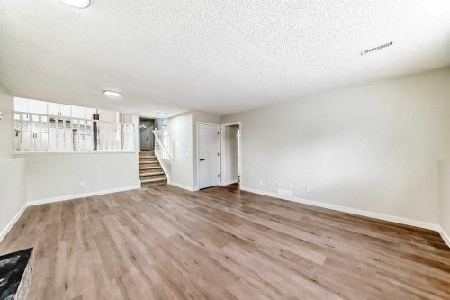 624 Shawinigan Drive Sw, Calgary, AB - Indoor Photo Showing Other Room