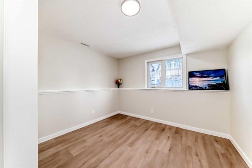 624 Shawinigan Drive Sw, Calgary, AB - Indoor Photo Showing Other Room