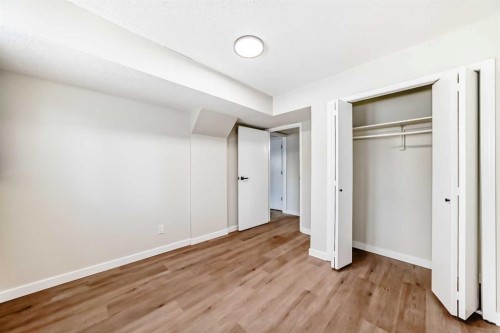 624 Shawinigan Drive Sw, Calgary, AB - Indoor Photo Showing Other Room