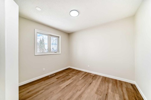 624 Shawinigan Drive Sw, Calgary, AB - Indoor Photo Showing Other Room