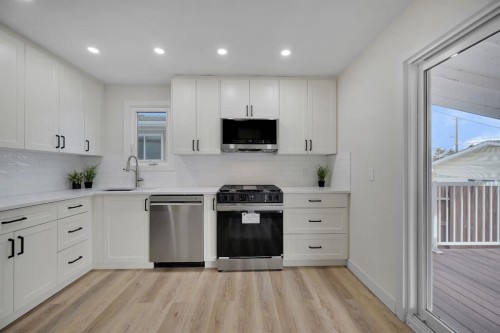 308 Doverview Crescent Se, Calgary, AB - Indoor Photo Showing Kitchen With Upgraded Kitchen