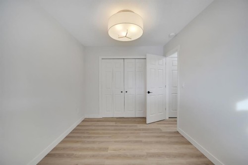 308 Doverview Crescent Se, Calgary, AB - Indoor Photo Showing Other Room