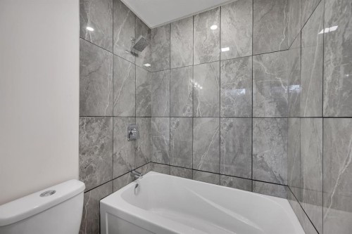 308 Doverview Crescent Se, Calgary, AB - Indoor Photo Showing Bathroom