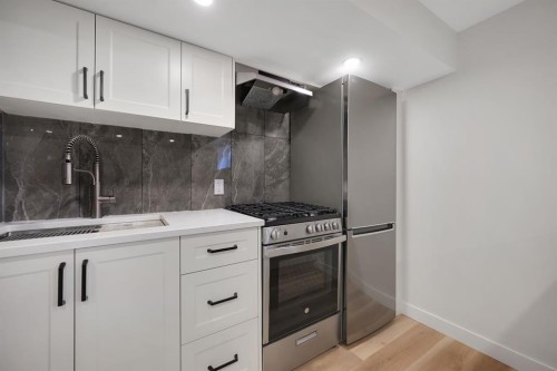 308 Doverview Crescent Se, Calgary, AB - Indoor Photo Showing Kitchen