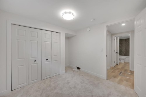 308 Doverview Crescent Se, Calgary, AB - Indoor Photo Showing Other Room