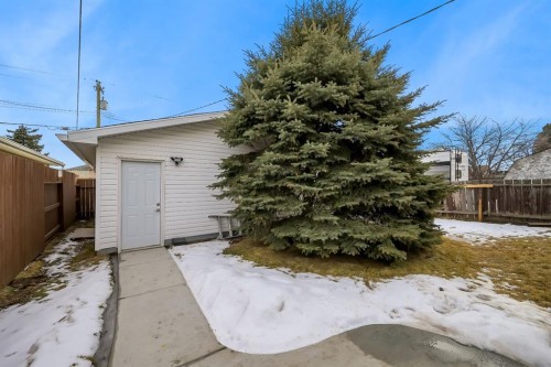 308 Doverview Crescent Se, Calgary, AB - Outdoor