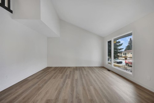 308 Doverview Crescent Se, Calgary, AB - Indoor Photo Showing Other Room