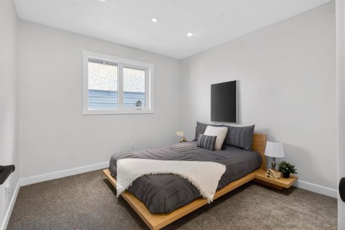 203 Lynnover Place Se, Calgary, AB - Indoor Photo Showing Bedroom