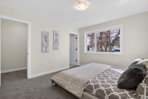 203 Lynnover Place Se, Calgary, AB - Indoor Photo Showing Bedroom