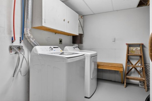 203 Lynnover Place Se, Calgary, AB - Indoor Photo Showing Laundry Room