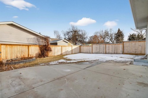 203 Lynnover Place Se, Calgary, AB - Outdoor