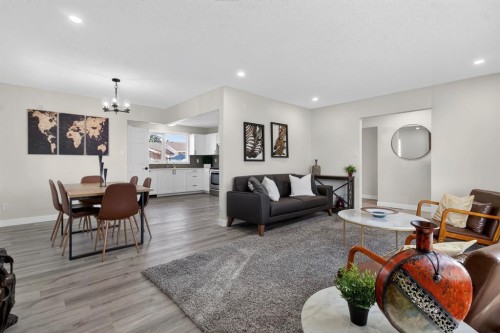 203 Lynnover Place Se, Calgary, AB - Indoor Photo Showing Living Room