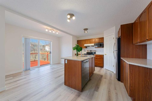 320 Citadel Meadow Bay Nw, Calgary, AB - Indoor Photo Showing Kitchen