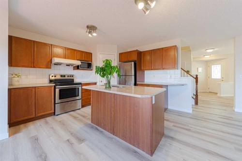 320 Citadel Meadow Bay Nw, Calgary, AB - Indoor Photo Showing Kitchen