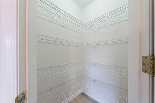 320 Citadel Meadow Bay Nw, Calgary, AB - Indoor With Storage