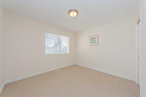 320 Citadel Meadow Bay Nw, Calgary, AB - Indoor Photo Showing Other Room