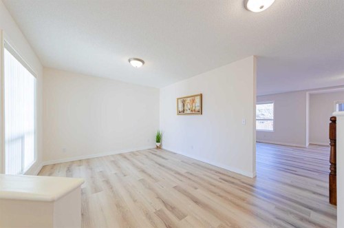 320 Citadel Meadow Bay Nw, Calgary, AB - Indoor Photo Showing Other Room
