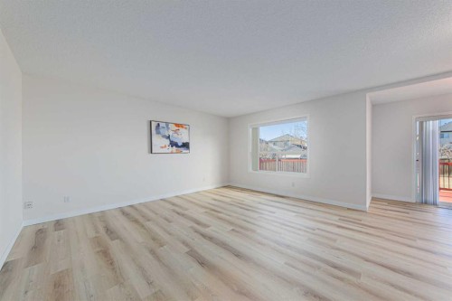 320 Citadel Meadow Bay Nw, Calgary, AB - Indoor Photo Showing Living Room
