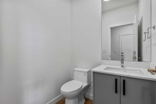 90 Heritage Circle, Cochrane, AB - Indoor Photo Showing Bathroom