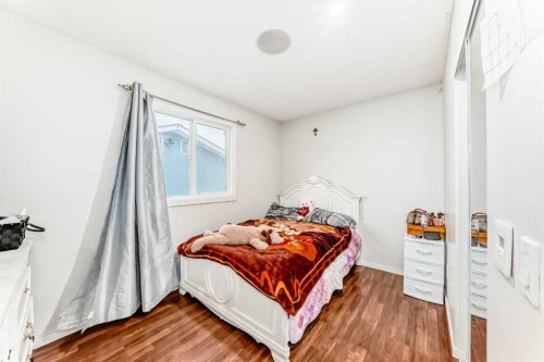 707 Malvern Drive Ne, Calgary, AB - Indoor Photo Showing Bedroom