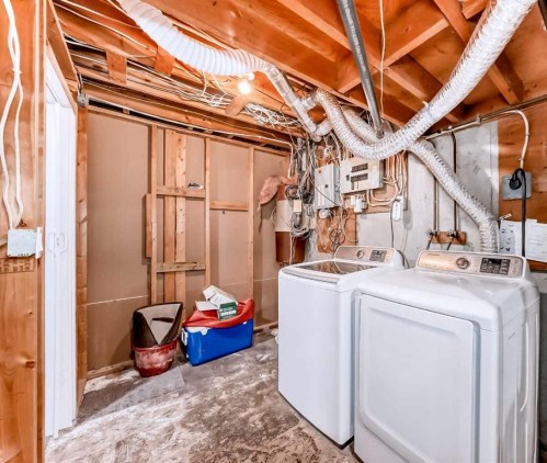 707 Malvern Drive Ne, Calgary, AB - Indoor Photo Showing Laundry Room