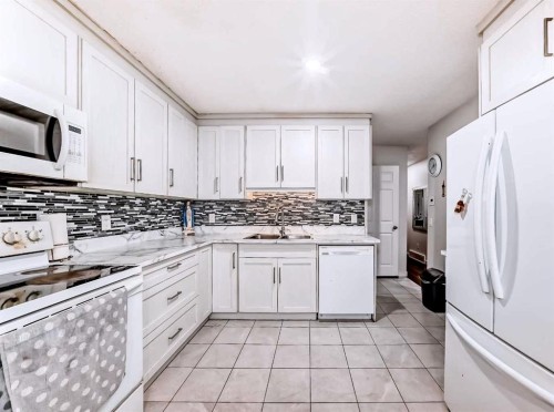 707 Malvern Drive Ne, Calgary, AB - Indoor Photo Showing Kitchen With Double Sink