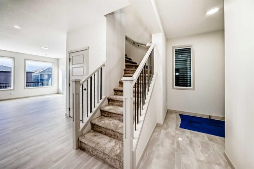 31 Lucas Passage Nw, Calgary, AB - Indoor Photo Showing Other Room