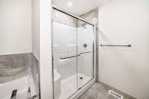 31 Lucas Passage Nw, Calgary, AB - Indoor Photo Showing Bathroom