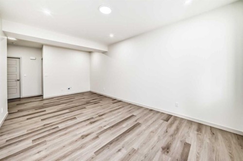 31 Lucas Passage Nw, Calgary, AB - Indoor Photo Showing Other Room