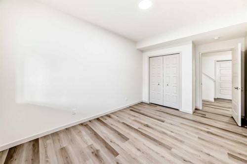 31 Lucas Passage Nw, Calgary, AB - Indoor Photo Showing Other Room