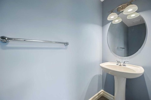 5619 Coach Hill Road Sw, Calgary, AB - Indoor Photo Showing Bathroom