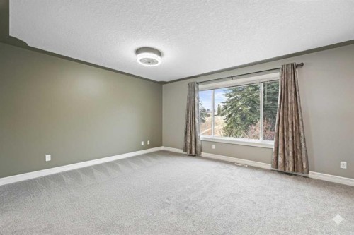 5619 Coach Hill Road Sw, Calgary, AB - Indoor Photo Showing Other Room