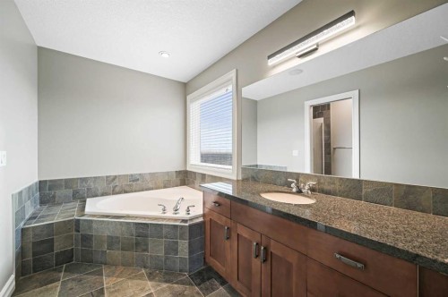5619 Coach Hill Road Sw, Calgary, AB - Indoor Photo Showing Bathroom