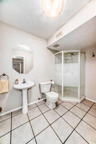 11931 Valley Ridge Drive Nw, Calgary, AB - Indoor Photo Showing Bathroom