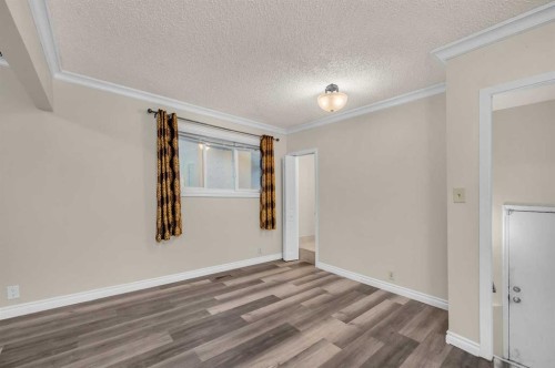 1527 52 Street Se, Calgary, AB - Indoor Photo Showing Other Room