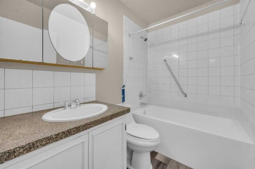 1527 52 Street Se, Calgary, AB - Indoor Photo Showing Bathroom