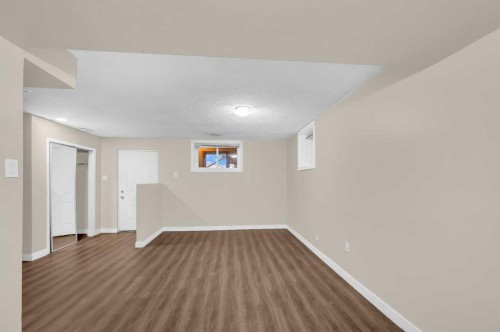 1527 52 Street Se, Calgary, AB - Indoor Photo Showing Other Room