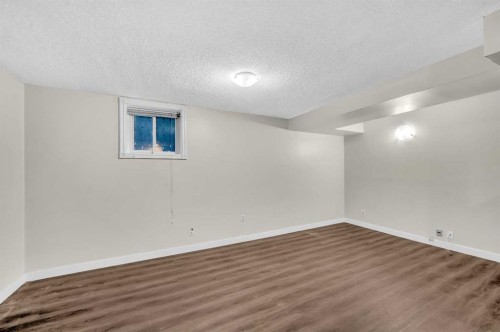 1527 52 Street Se, Calgary, AB - Indoor Photo Showing Other Room