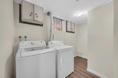 1527 52 Street Se, Calgary, AB - Indoor Photo Showing Laundry Room
