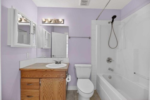 31 Valarosa Drive, Didsbury, AB - Indoor Photo Showing Bathroom