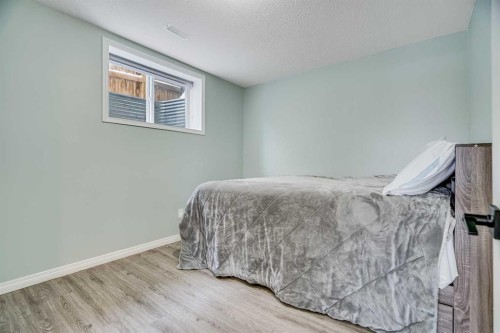 104 Cove Crescent, Chestermere, AB - Indoor Photo Showing Bedroom