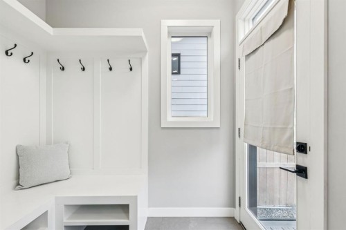 2918 6 Avenue Nw, Calgary, AB - Indoor Photo Showing Other Room