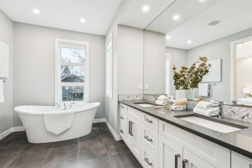 2918 6 Avenue Nw, Calgary, AB - Indoor Photo Showing Bathroom