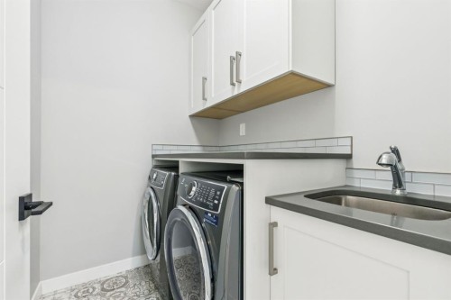 2918 6 Avenue Nw, Calgary, AB - Indoor Photo Showing Laundry Room