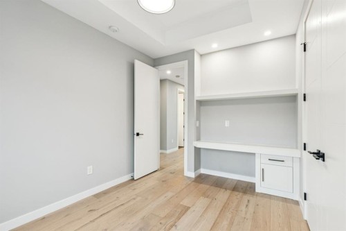 2918 6 Avenue Nw, Calgary, AB - Indoor Photo Showing Other Room
