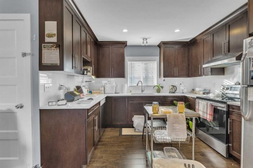 109 Hudson Road Nw, Calgary, AB - Indoor Photo Showing Kitchen
