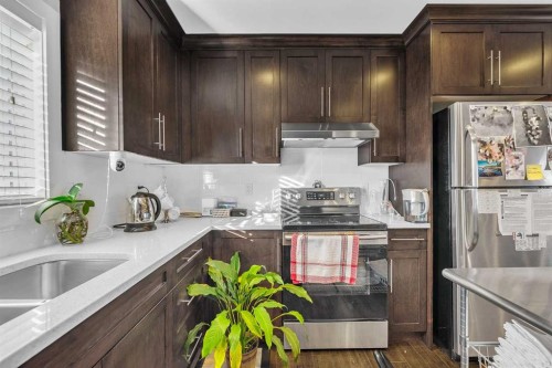109 Hudson Road Nw, Calgary, AB - Indoor Photo Showing Kitchen
