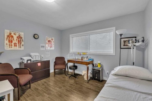 109 Hudson Road Nw, Calgary, AB - Indoor Photo Showing Bedroom